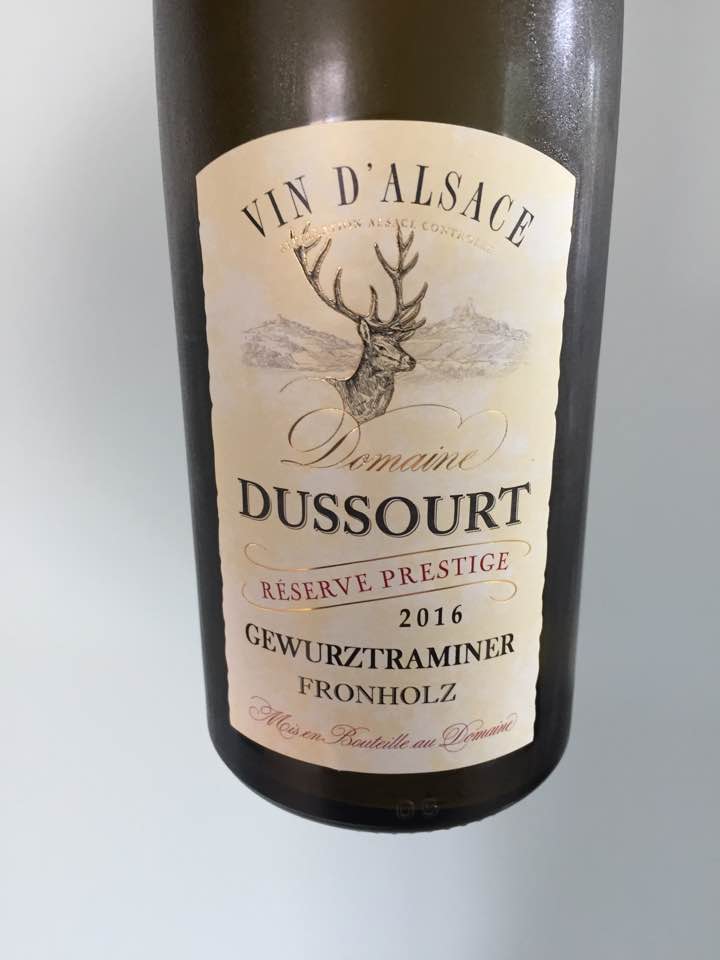 Domaine Dussourt – Reserve Prestige 2016, Gewurztraminer 2015 – Alsace, Fronholz