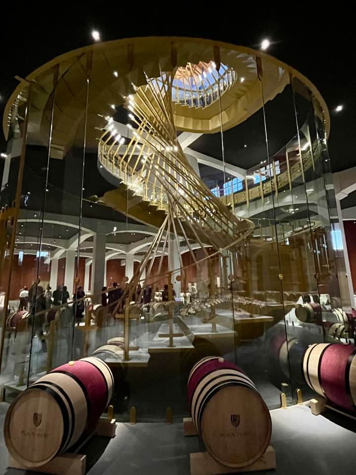 vertdevin-magazine chateau plain point nouveau chai cuvier Shi Yuzhu fronsac chine