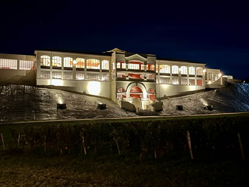 vertdevin-magazine chateau plain point nouveau chai cuvier Shi Yuzhu fronsac chine