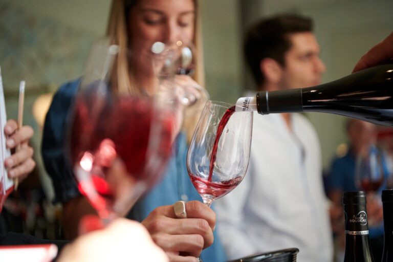 Beaujolais 2026 : le gamay s’invite en ville et à table